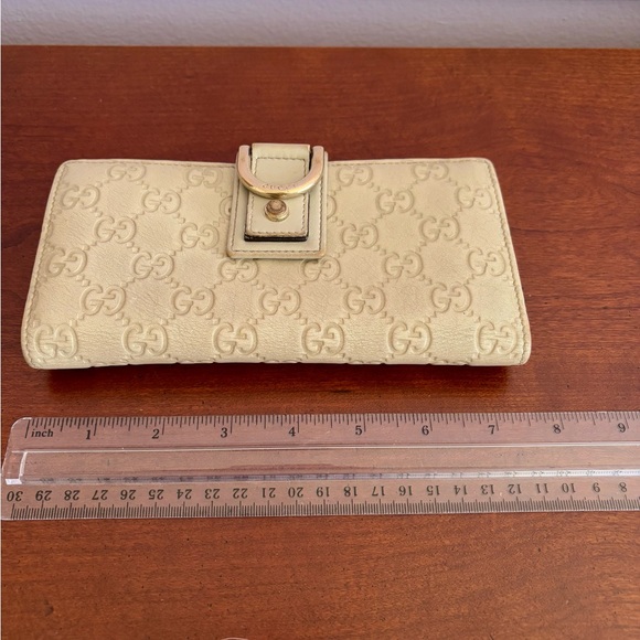 GUCCI Beige GG Monogram Wallet w/ Gold D-Ring Buckle – Authentic Preloved Luxury - Picture 9 of 10